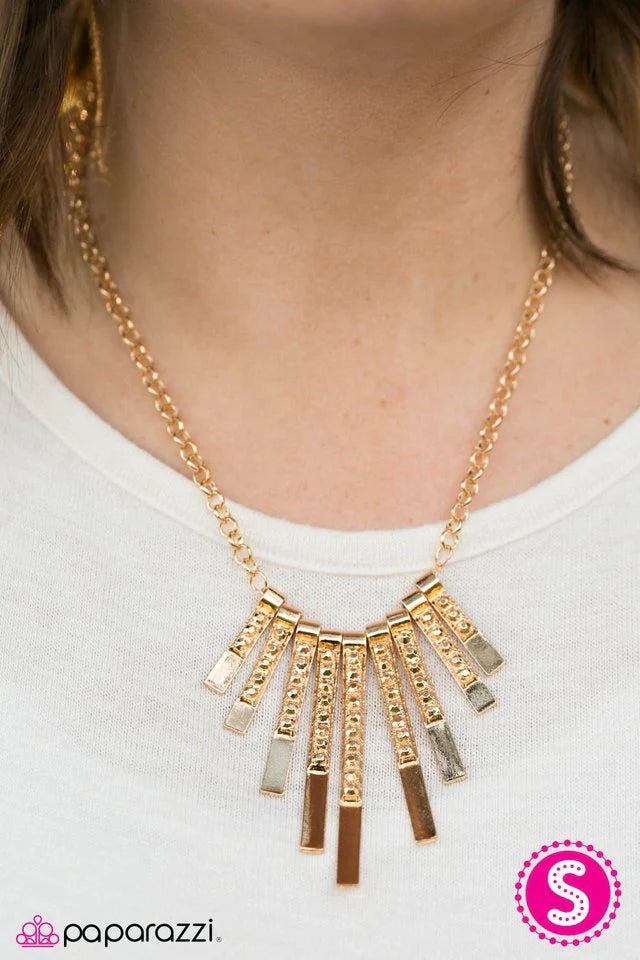 Collar Paparazzi ~ Clase FIERCE - Oro