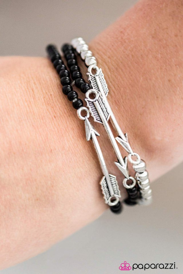 Pulsera Paparazzi ~ ¡Preparados, apunten, fuego! - Negra