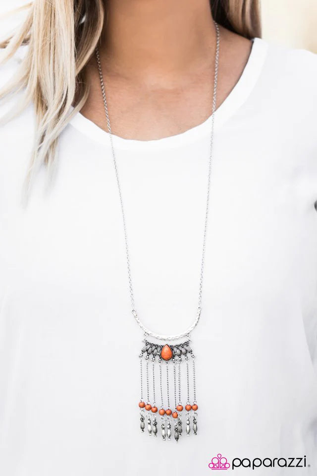 Collar Paparazzi ~ Belleza de la montaña - Naranja