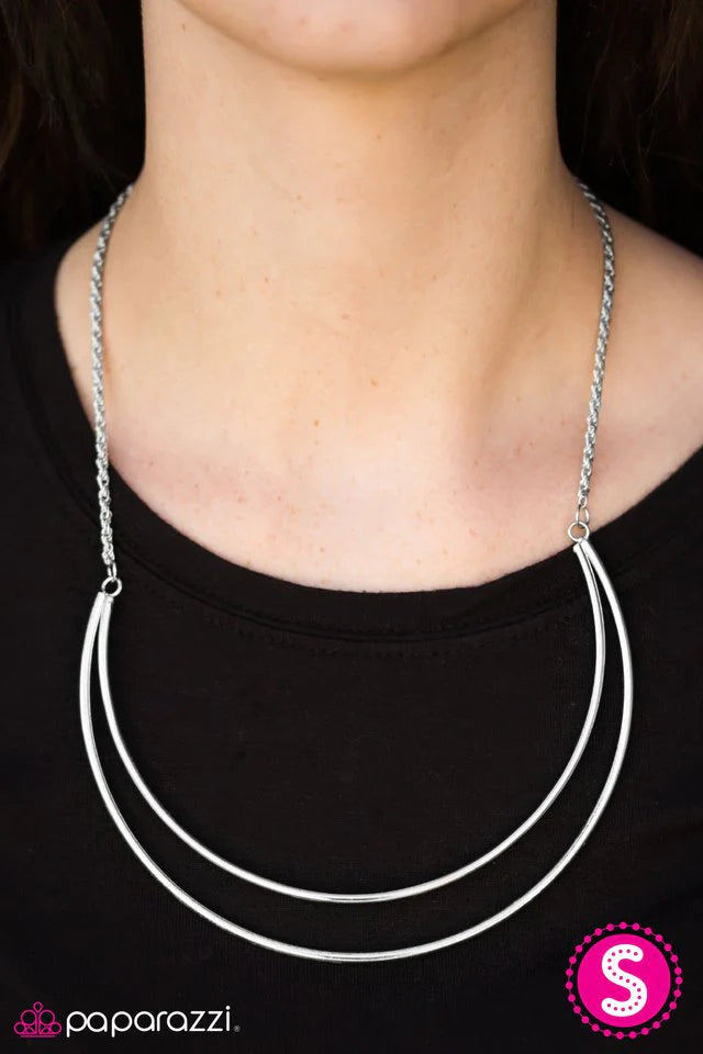 Collar Paparazzi ~ Diosa de la Luna - Plata