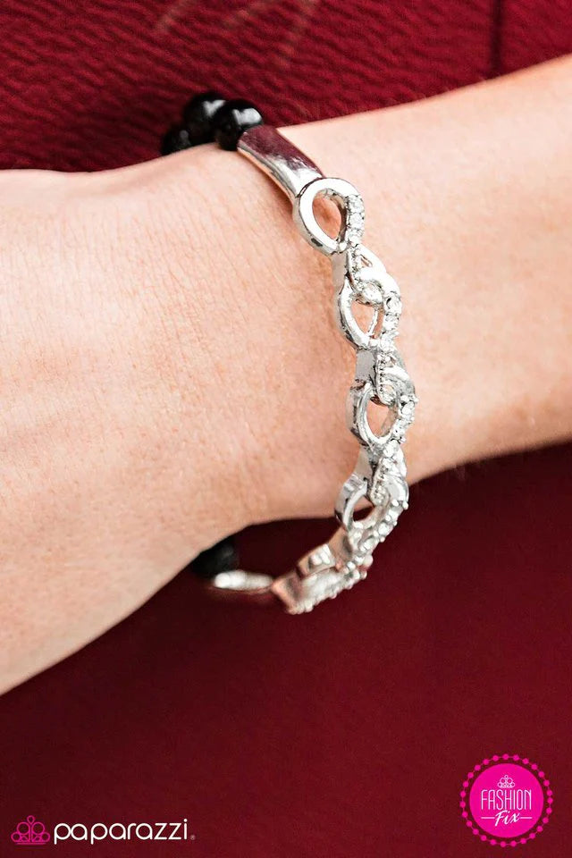 Pulsera Paparazzi ~ Bring Your Finest - Negra