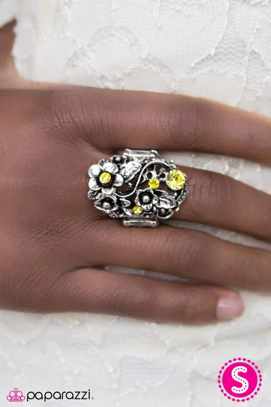 Paparazzi Ring ~ Toss The Bouquet - Yellow