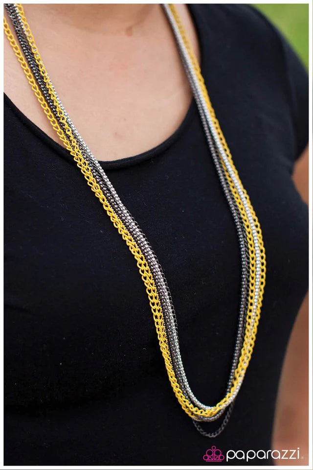 Collar Paparazzi ~ Bajo las luces de la ciudad - Amarillo