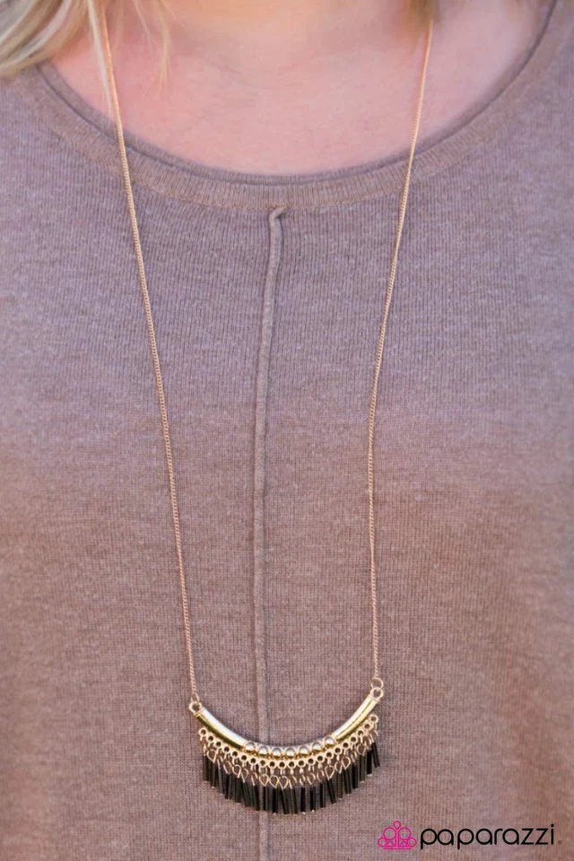 Collar Paparazzi ~ Diosa de la grandeza - Oro
