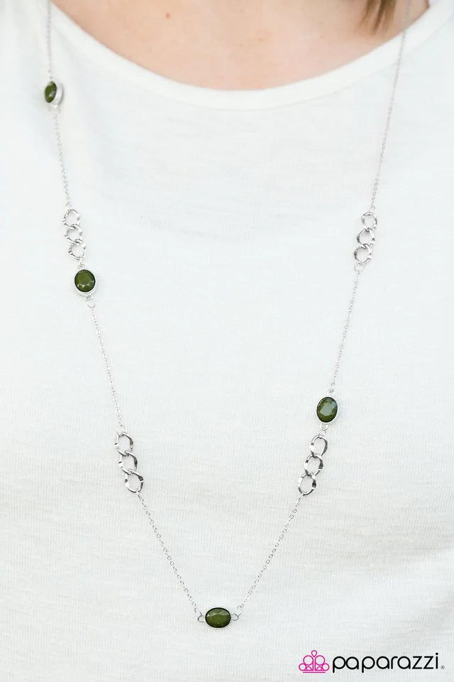 Collar Paparazzi ~ Romance parisino - Verde