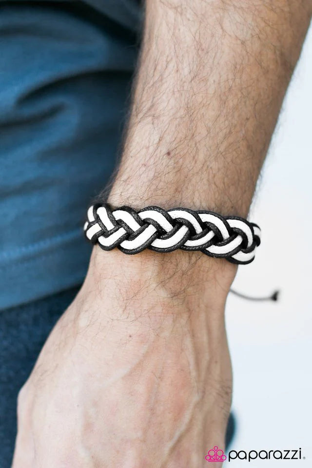 Pulsera Paparazzi ~ Trail Runner - Negra