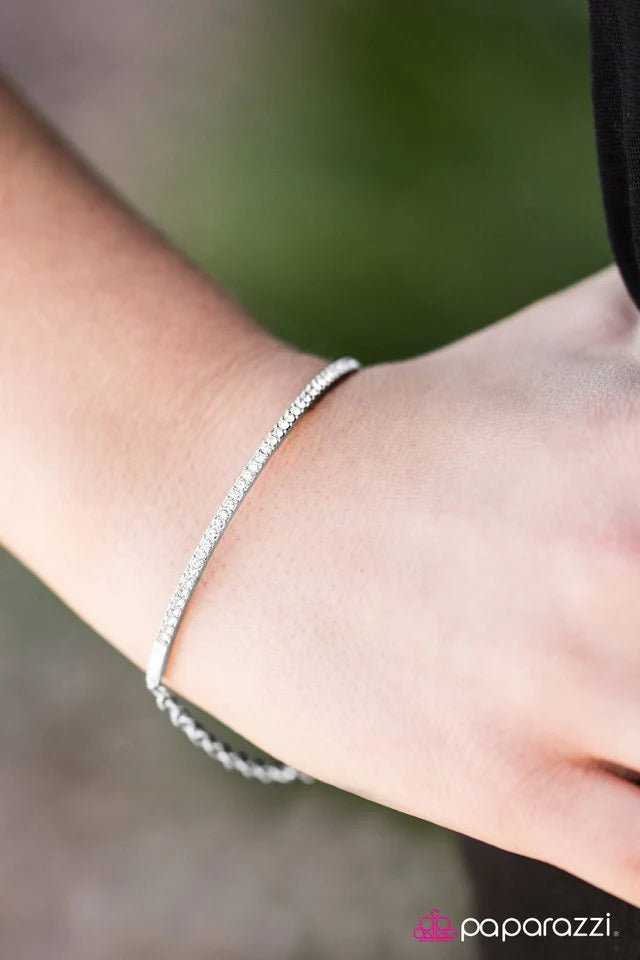 Pulsera Paparazzi ~ Glitter Empire - Blanco