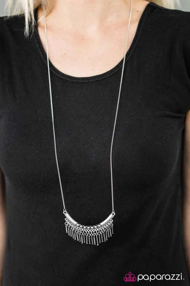 Paparazzi Necklace ~ Goddess Grandeur - Silver