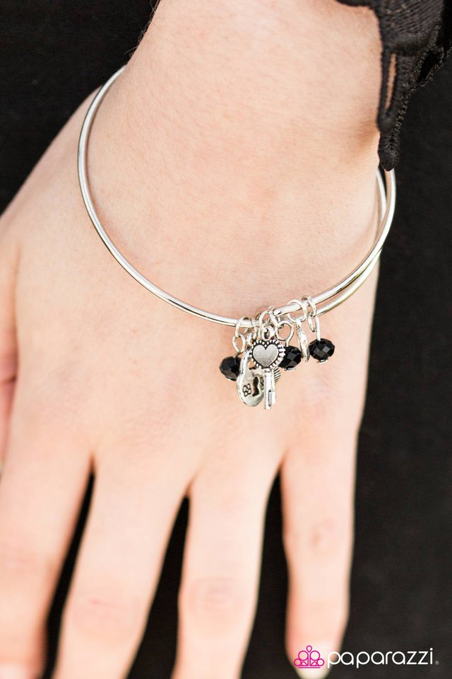 Pulsera Paparazzi ~ El amor hace girar al mundo - Negro