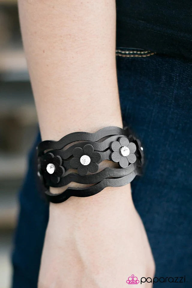 Pulsera Paparazzi ~ DAISY In Love - Negro