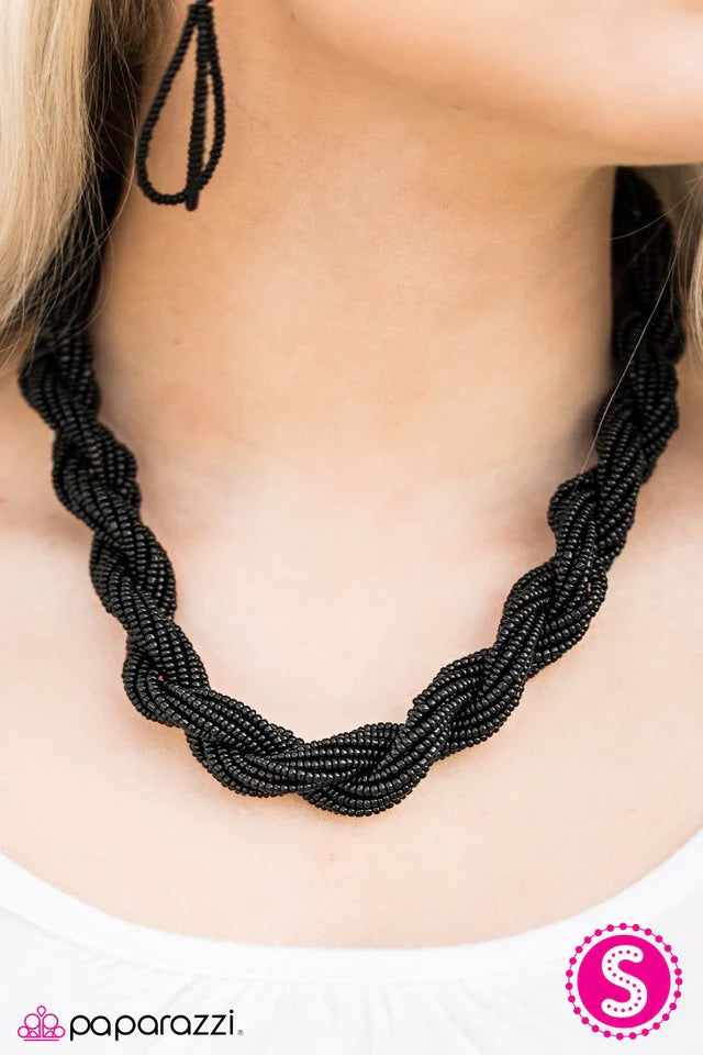 Collar Paparazzi ~ Toque tropical - Negro