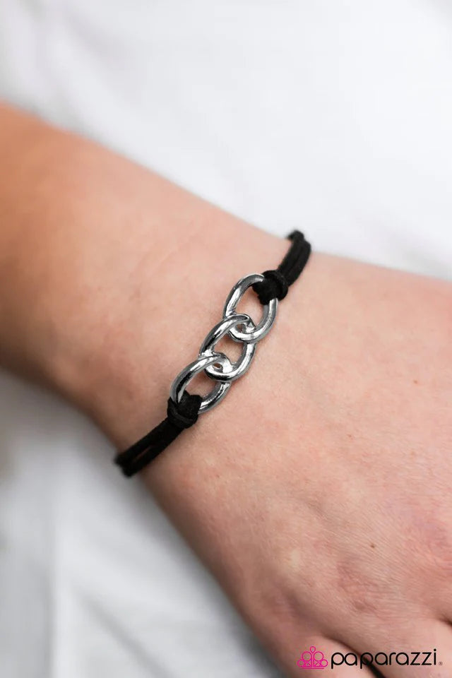 Pulsera Paparazzi ~ Lock It Down - Negra