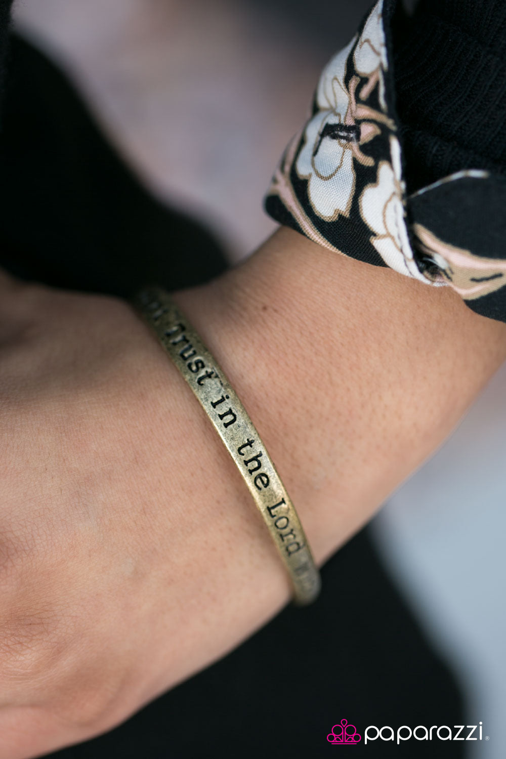 Paparazzi Bracelet ~ With All Thy Heart - Brass