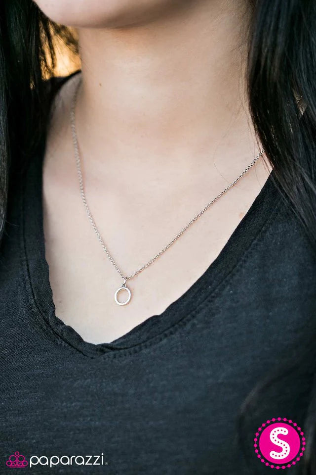 Collar Paparazzi ~ Vive con sencillez - Plata