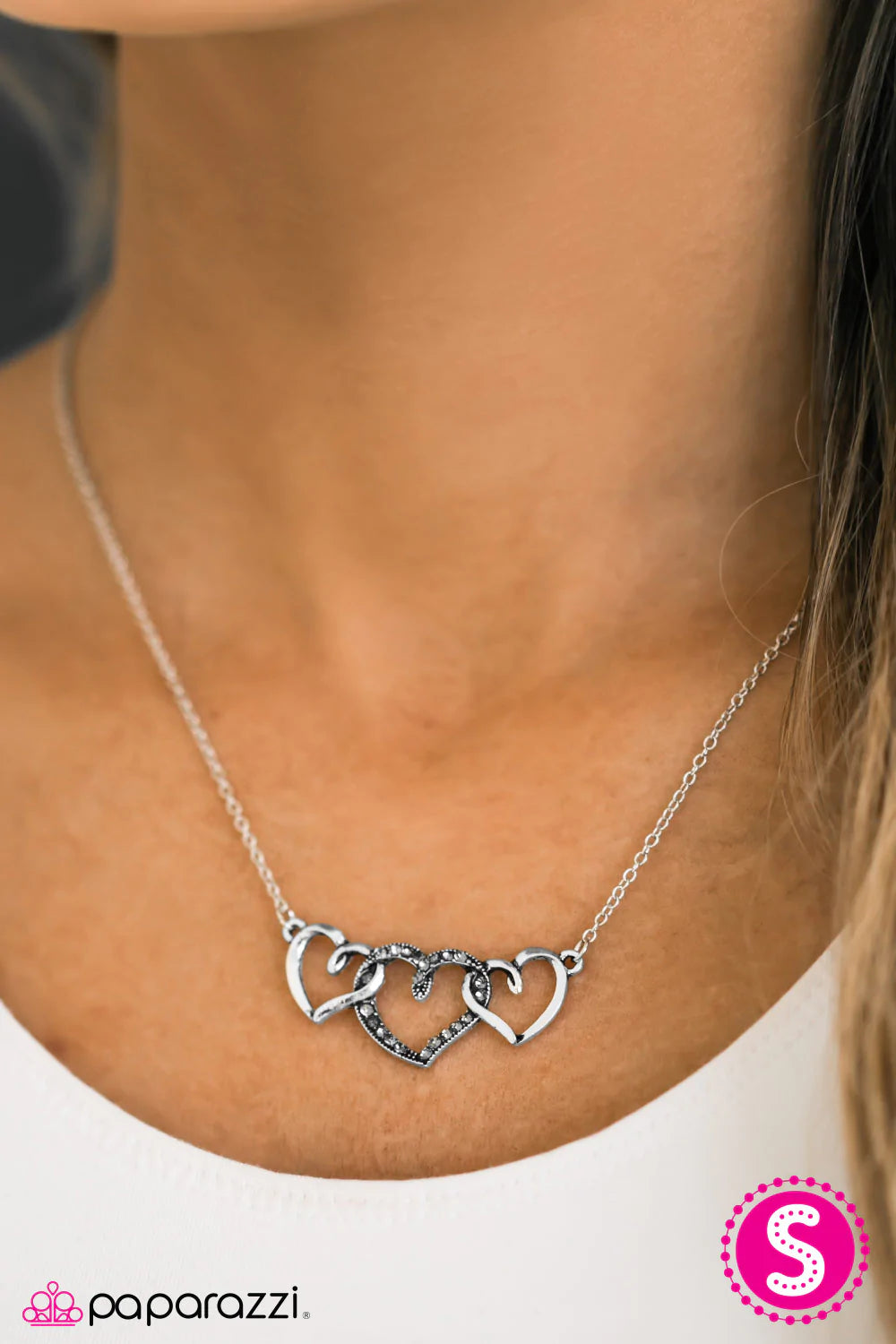 Paparazzi Necklace ~ Cupids Kiss - Silver