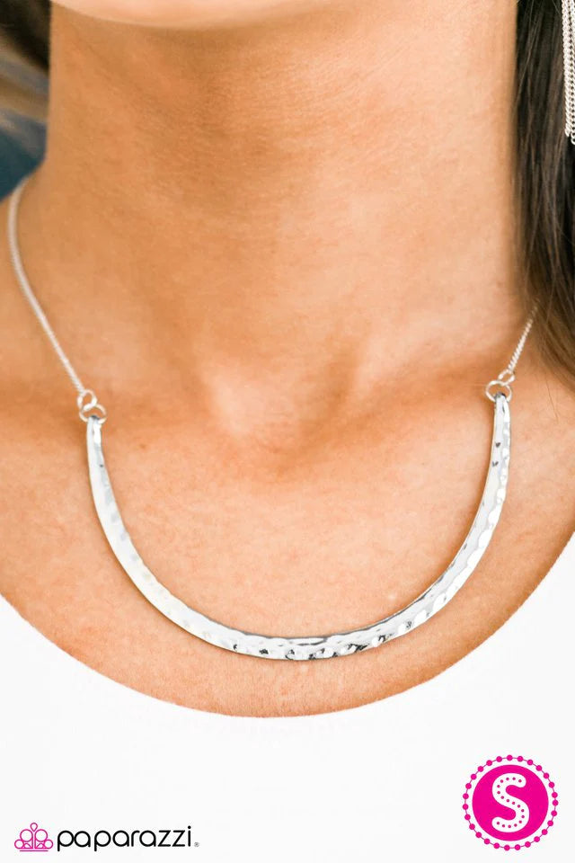 Collar Paparazzi ~ Cabeza de toro - Plata
