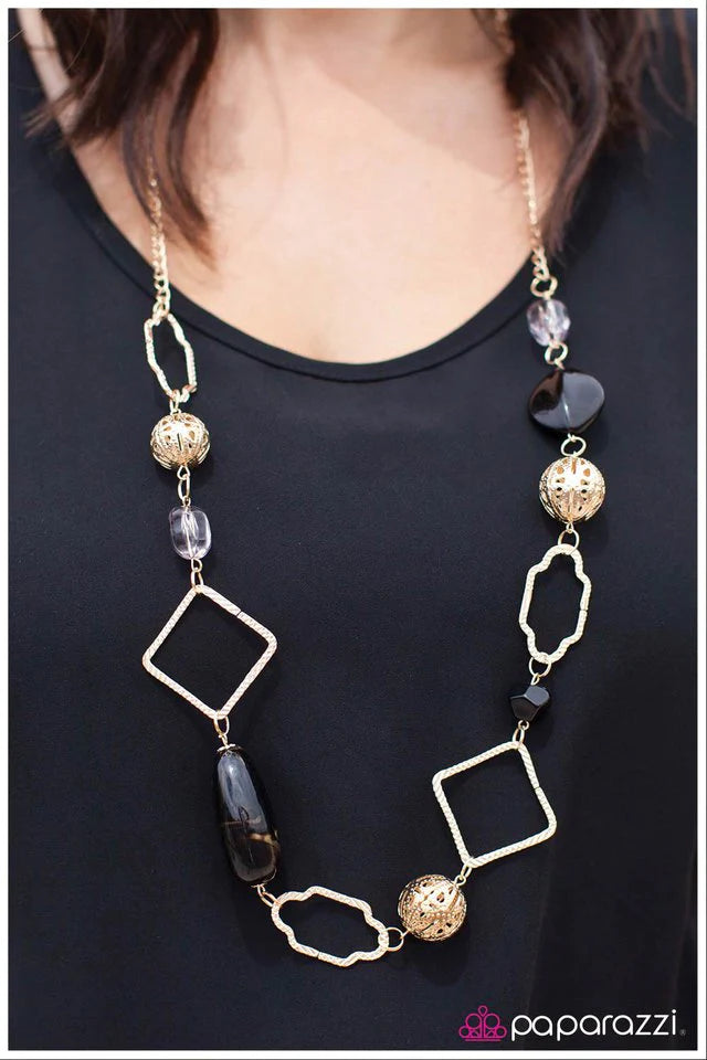 Collar Paparazzi ~ Onyx adornado - Negro