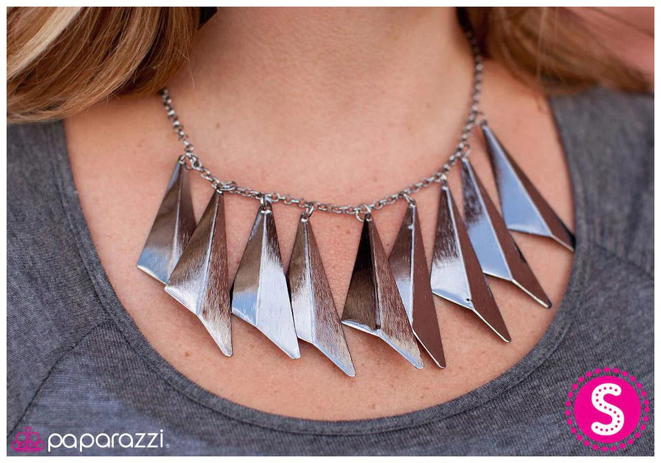 Collar Paparazzi ~ Doble las reglas - Negro