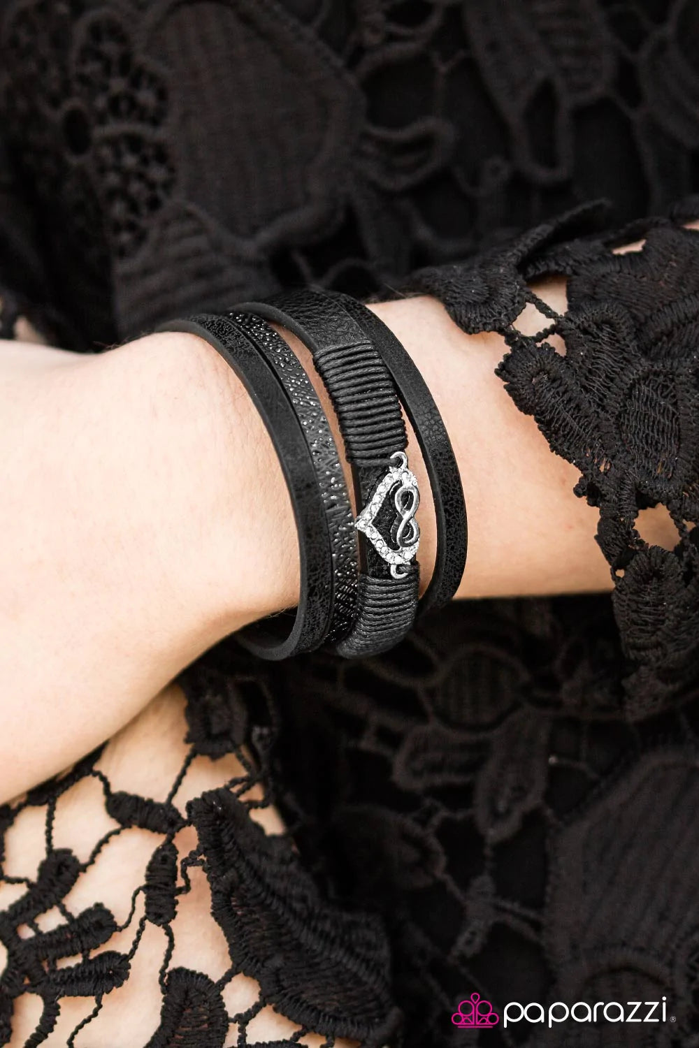 Paparazzi Bracelet ~ With Every Beat Of My Heart - Black