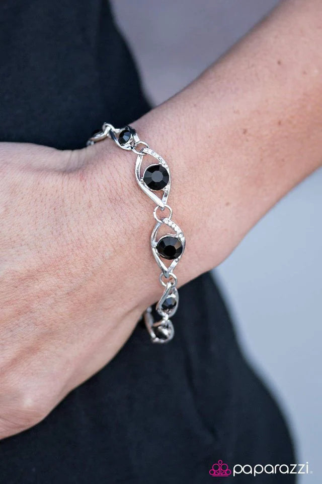 Pulsera Paparazzi ~ Rich is Rich - Negro