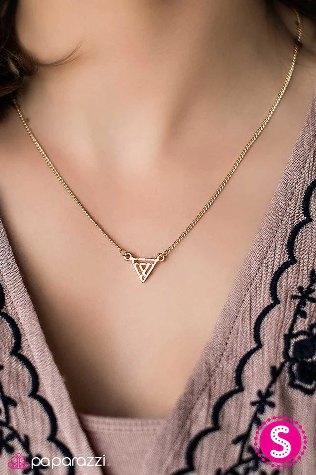 Collar Paparazzi ~ Fiesta en las Pirámides - Oro