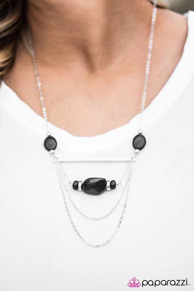 Collar Paparazzi ~ Creek Couture - Negro