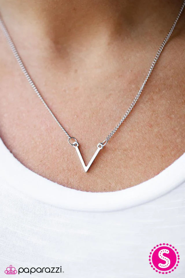 Collar Paparazzi ~ On Point - Plata