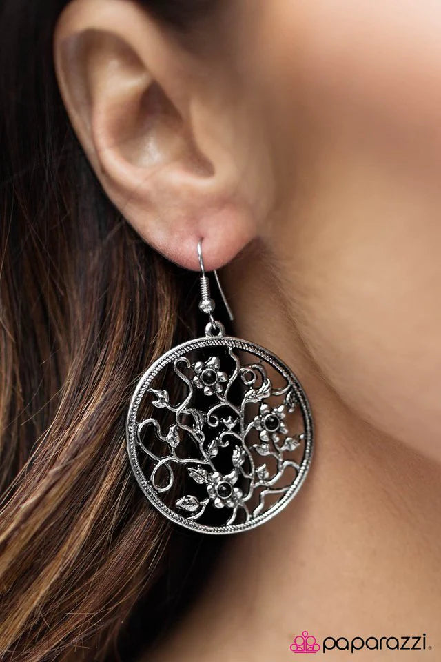 Paparazzi Earring ~ An Enchanted Forest - Black