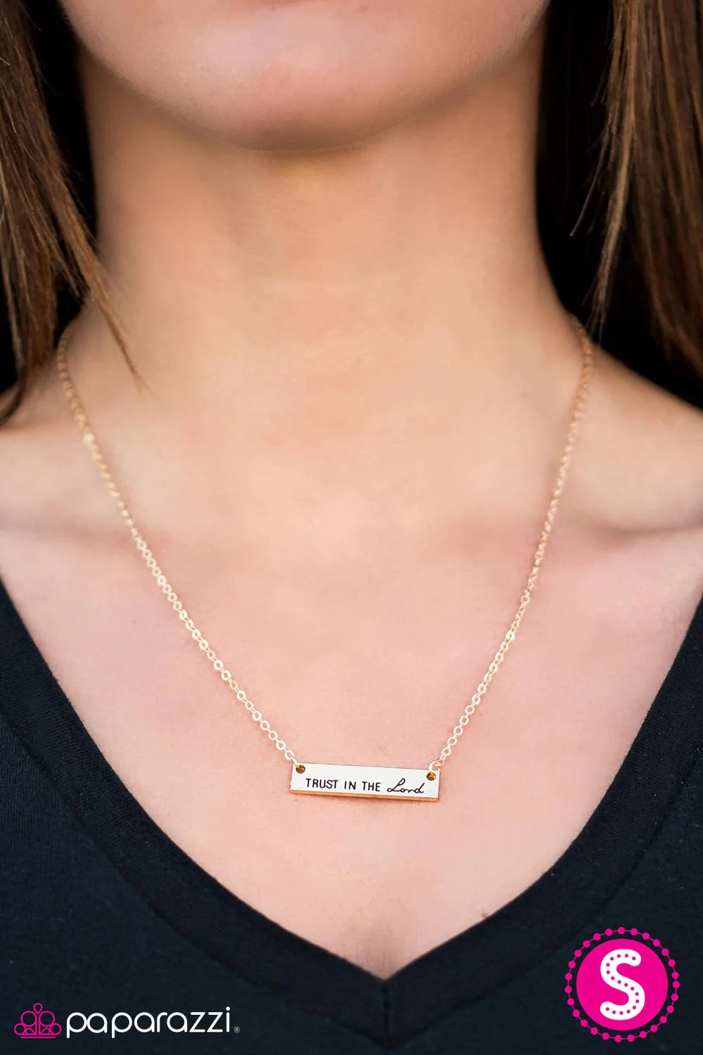 Collar Paparazzi ~ Confía en el Señor - Oro