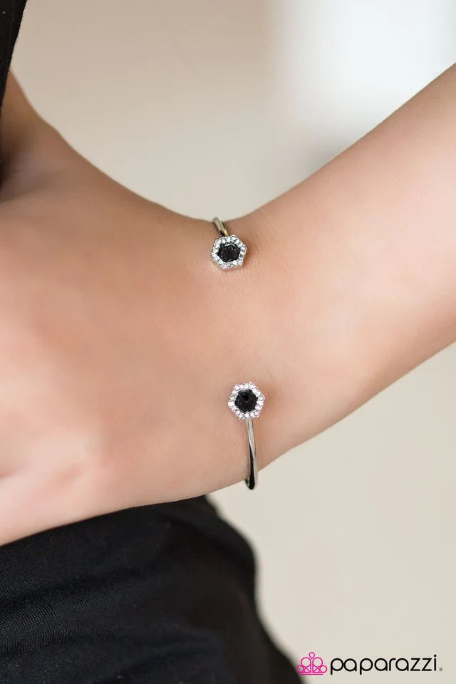 Paparazzi Bracelet ~ The HEX Best Thing - Black