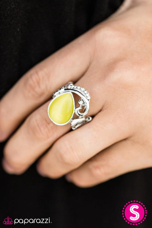 Paparazzi Ring ~ Glassy and Glamorous - Yellow