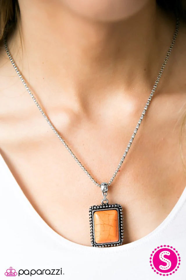 Collar Paparazzi ~ Meadow Plains - Naranja