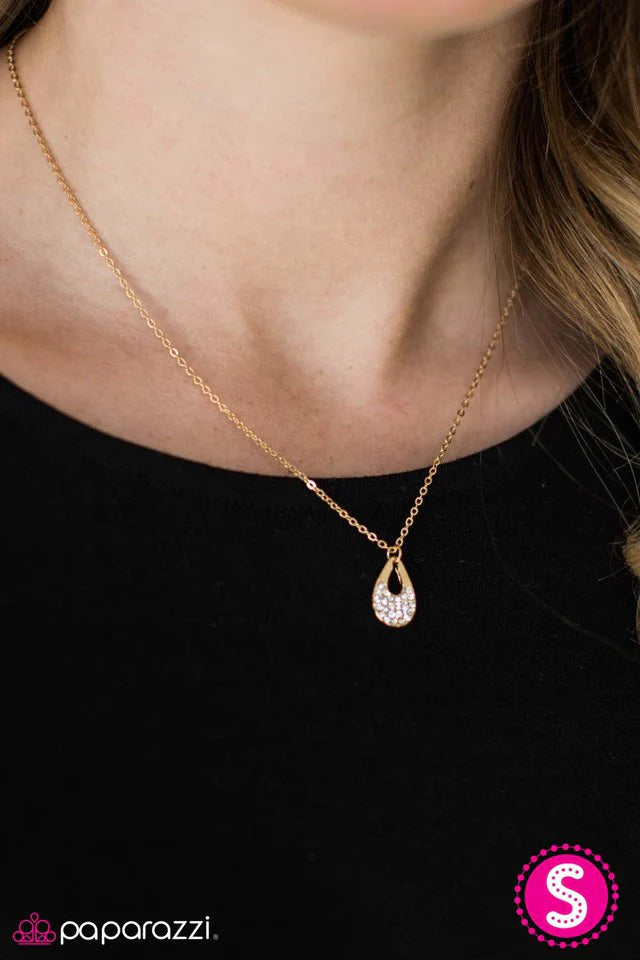 Collar Paparazzi ~ Tesoro de la tempestad - Oro