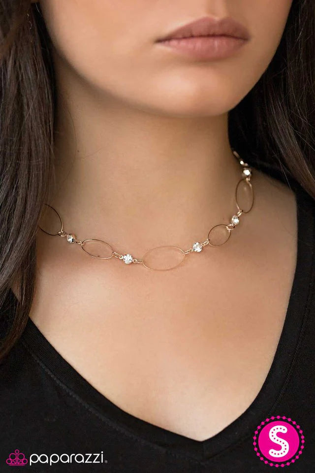 Collar Paparazzi ~ Un toque de distinción - Oro rosa