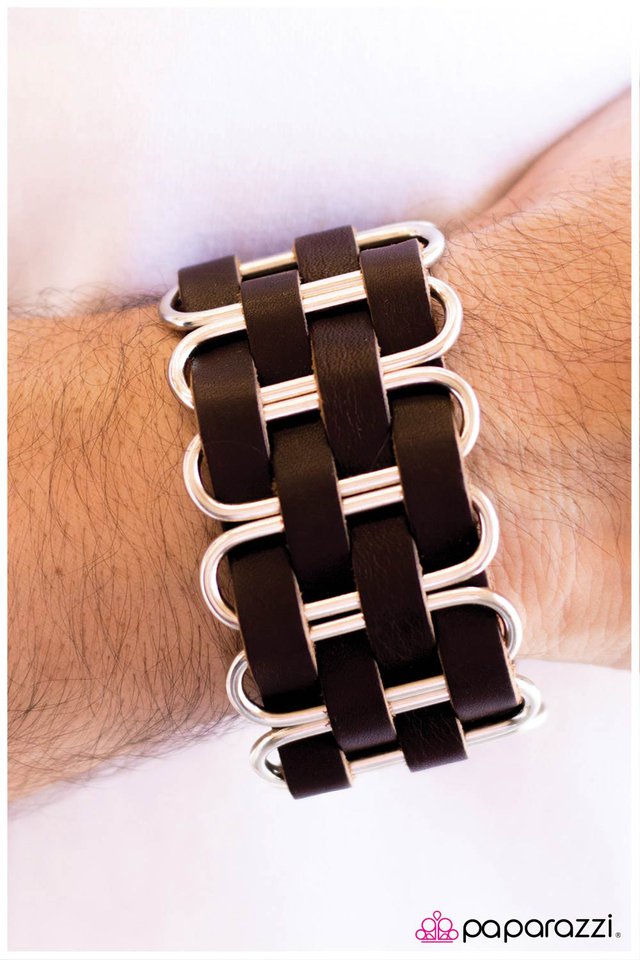 Pulsera Paparazzi ~ Teje entre líneas - Negro