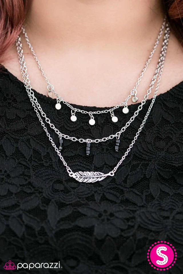 Collar Paparazzi ~ Fly Time - Negro