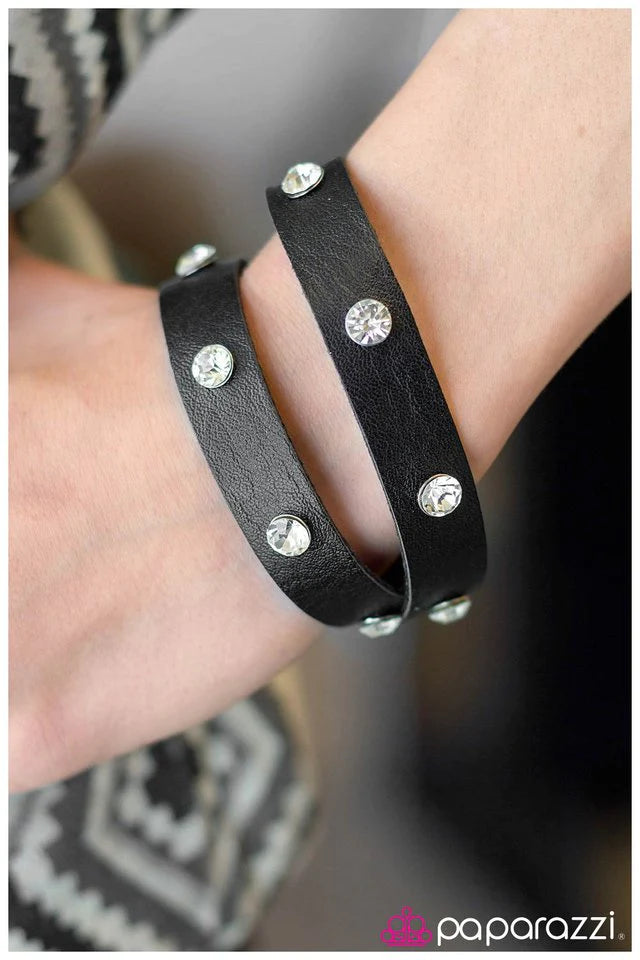Pulsera Paparazzi ~ Brillo y grunge - Negro