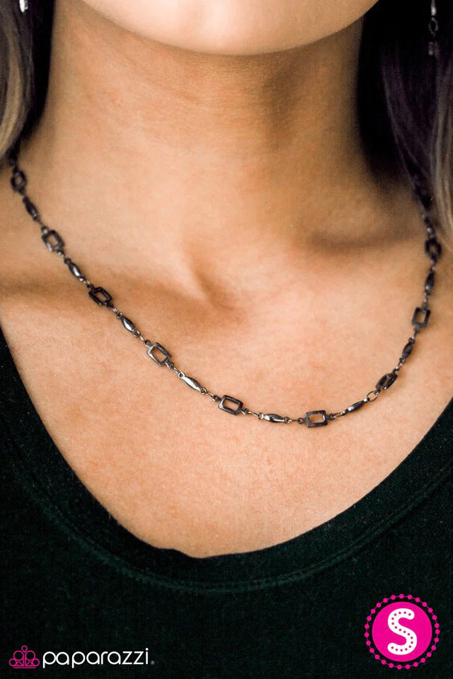 Collar Paparazzi ~ SQUARE She Goes Again - Negro