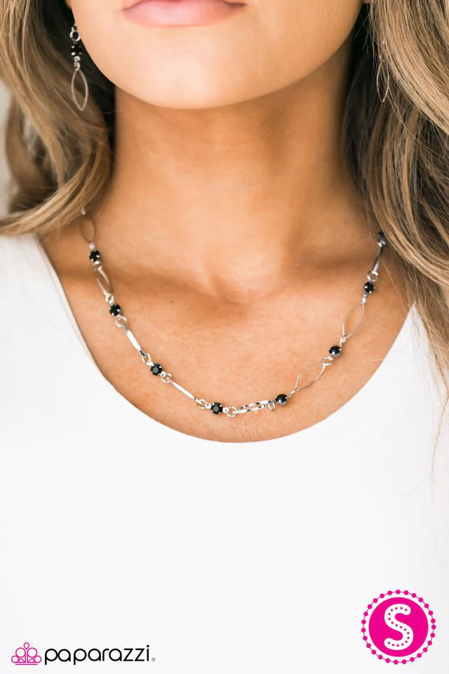 Collar Paparazzi ~ El tiempo es esencial - Negro