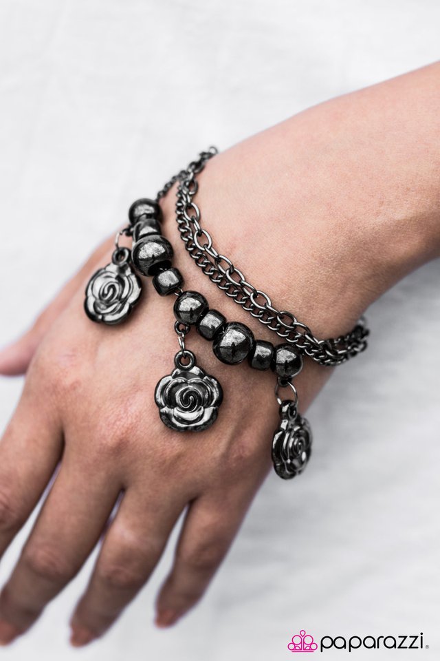 Pulsera Paparazzi ~ Keep It Bloomin - Negro