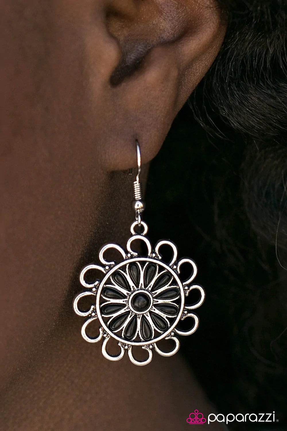 Pendiente Paparazzi ~ Into The Wild I Go - Negro