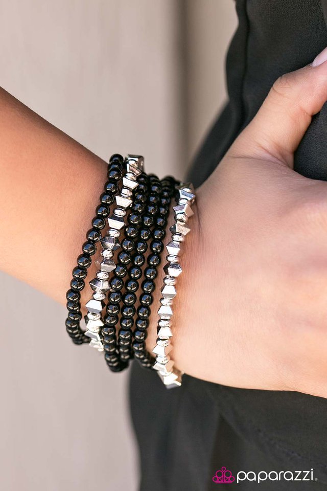 Pulsera Paparazzi ~ Nama-SLAY - Negro