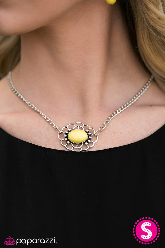 Collar Paparazzi ~ Cada verano tiene una historia - Amarillo