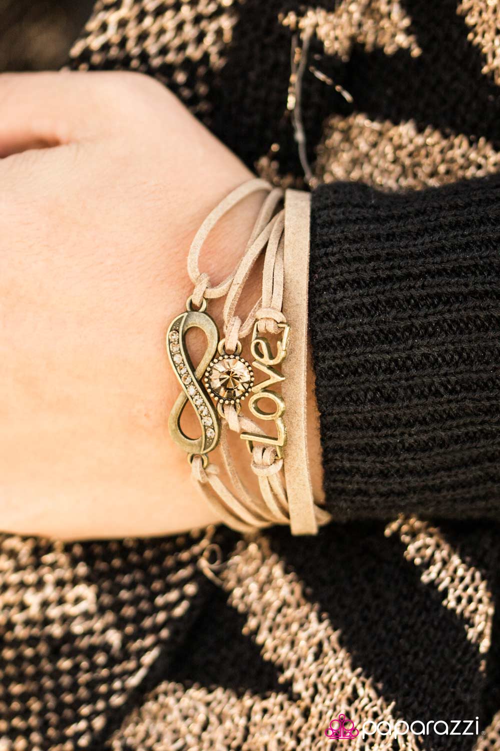 Paparazzi Bracelet ~ Infinitely Irresistible - Brass