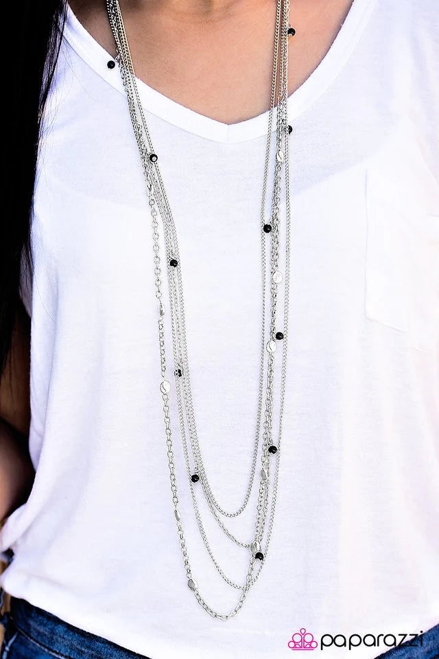 Collar Paparazzi ~ Días de Playa - Negro