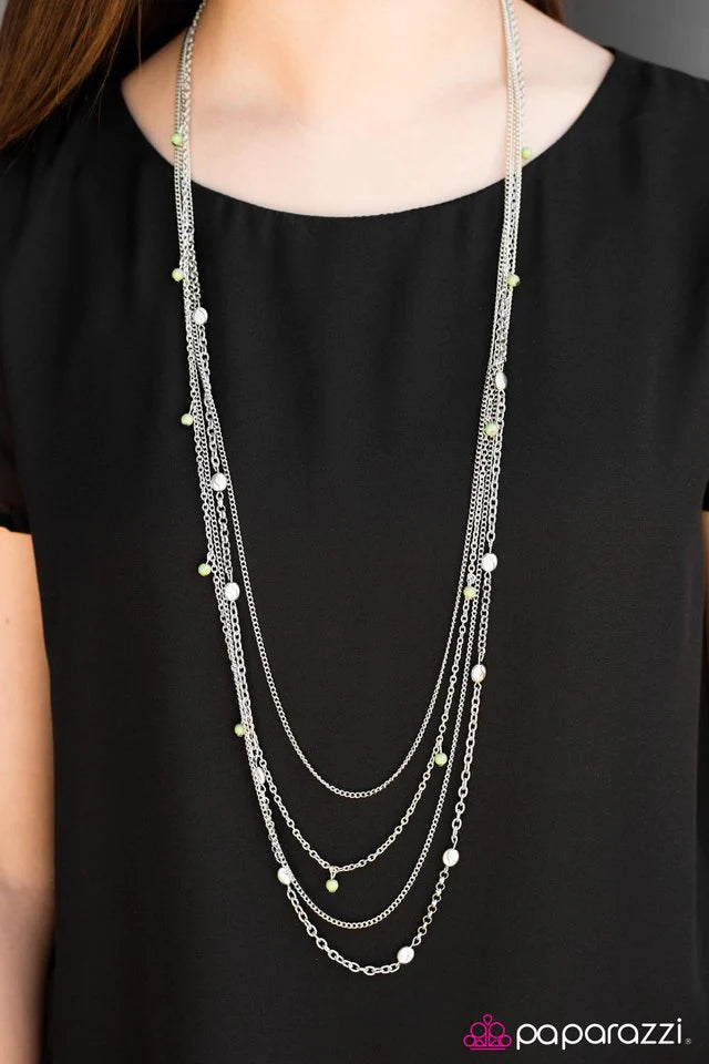 Collar Paparazzi ~ Días de Playa - Verde