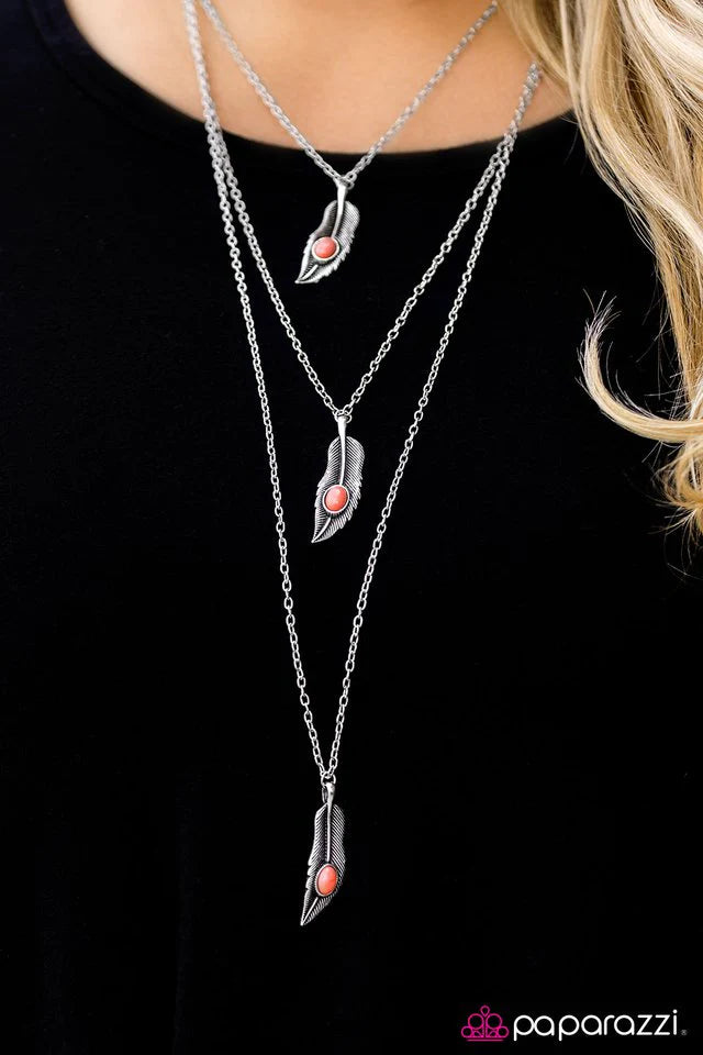 Collar Paparazzi ~ Vuelo de verano - Naranja