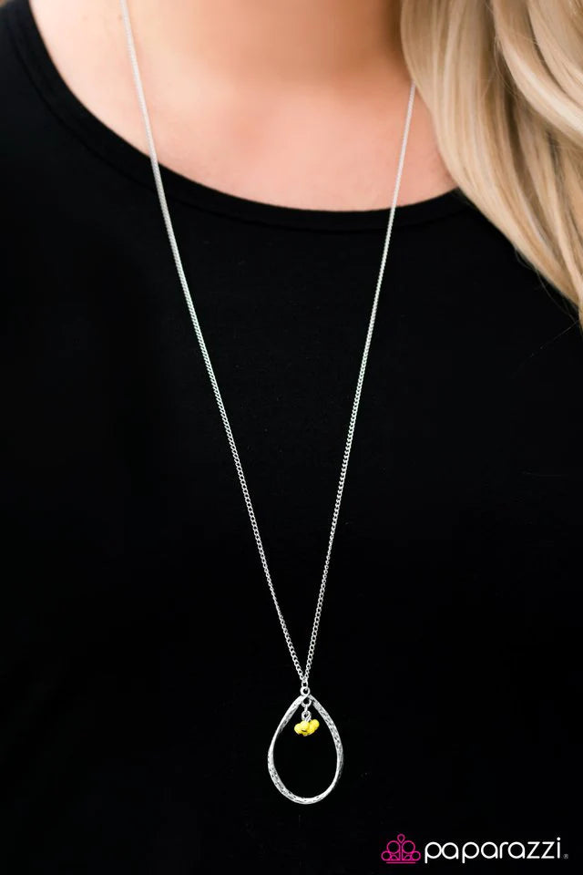 Collar Paparazzi ~ Cielos de verano - Amarillo