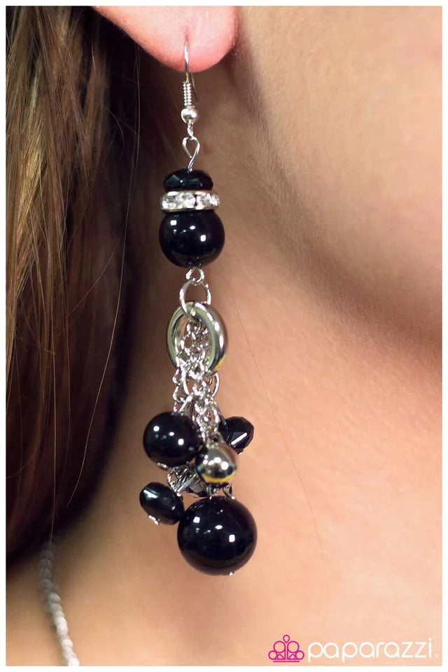Paparazzi Earring ~ New York State of Mind - Black