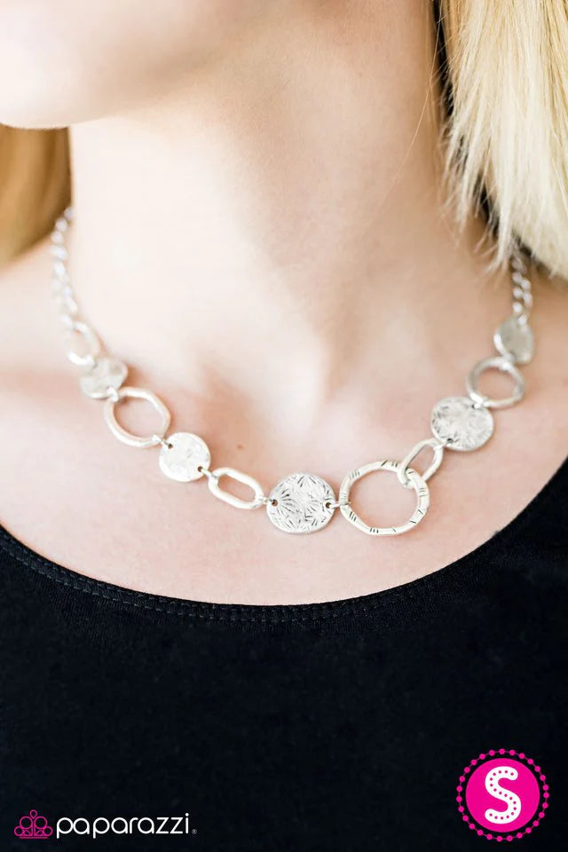 Collar Paparazzi ~ Cave Creek - Plata